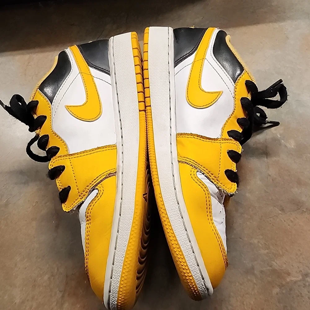 Nike Air Jordan 1 Retro Low GS Taxi Yellow Black White 553560-701 6.5Y =Women8.5
